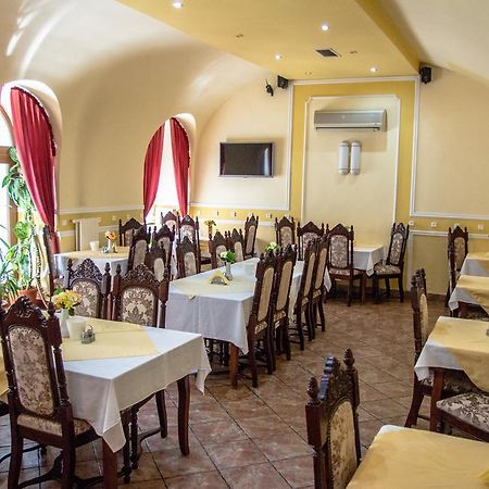 Hotel Astoria Сату Маре Екстериор снимка