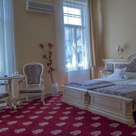Hotel Astoria Сату Маре Екстериор снимка
