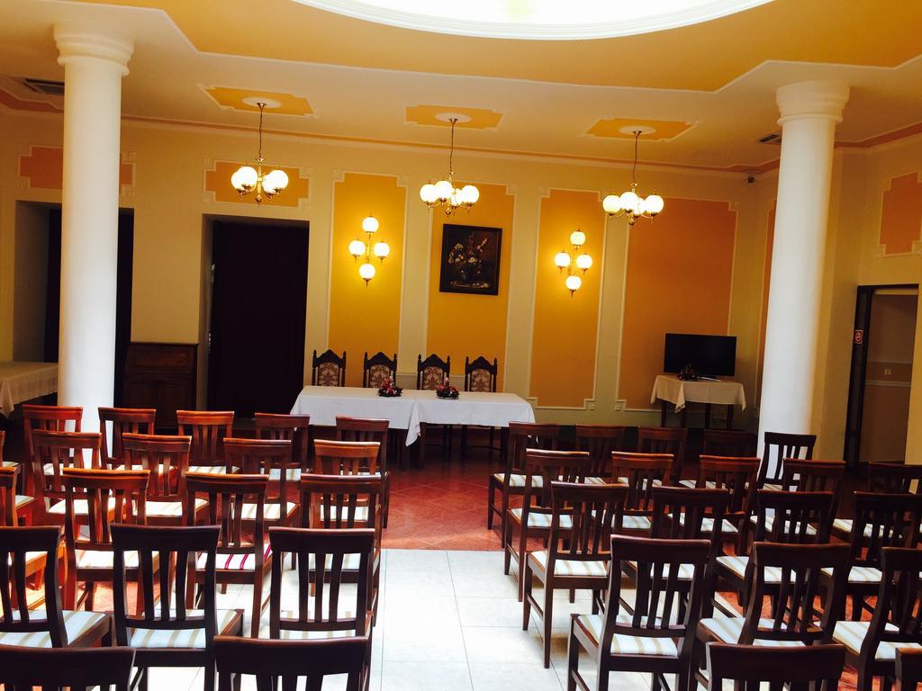 Hotel Astoria Сату Маре Екстериор снимка