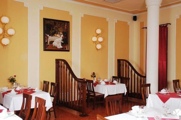 Hotel Astoria Сату Маре Екстериор снимка