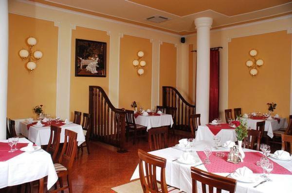 Hotel Astoria Сату Маре Екстериор снимка