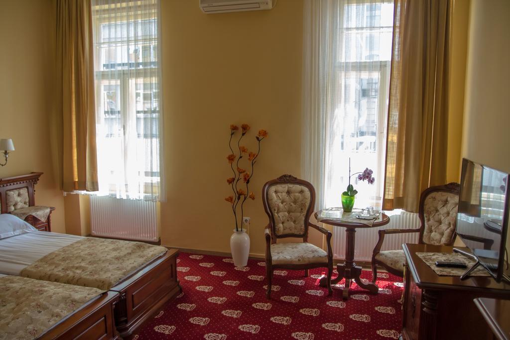 Hotel Astoria Сату Маре Екстериор снимка