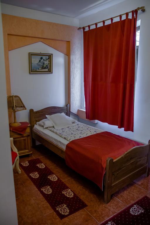 Hotel Astoria Сату Маре Екстериор снимка