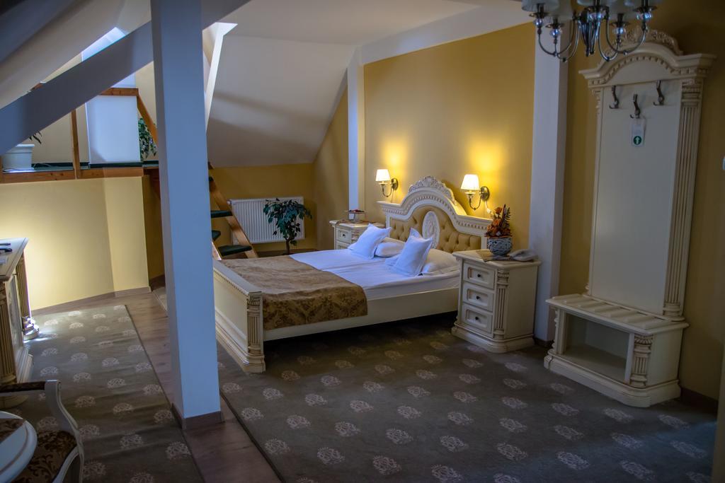 Hotel Astoria Сату Маре Екстериор снимка