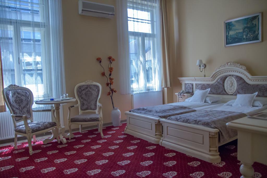Hotel Astoria Сату Маре Екстериор снимка