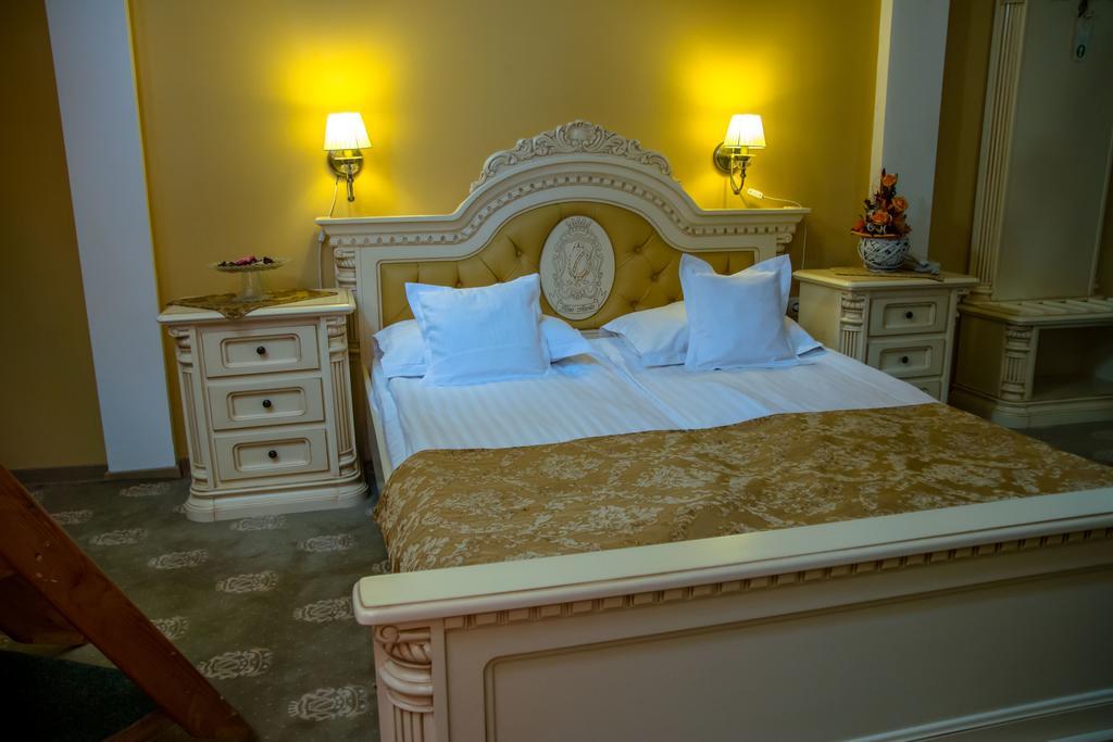 Hotel Astoria Сату Маре Екстериор снимка